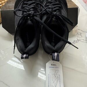 Evolv Rebel Night Black Men's Shoes — new with tags